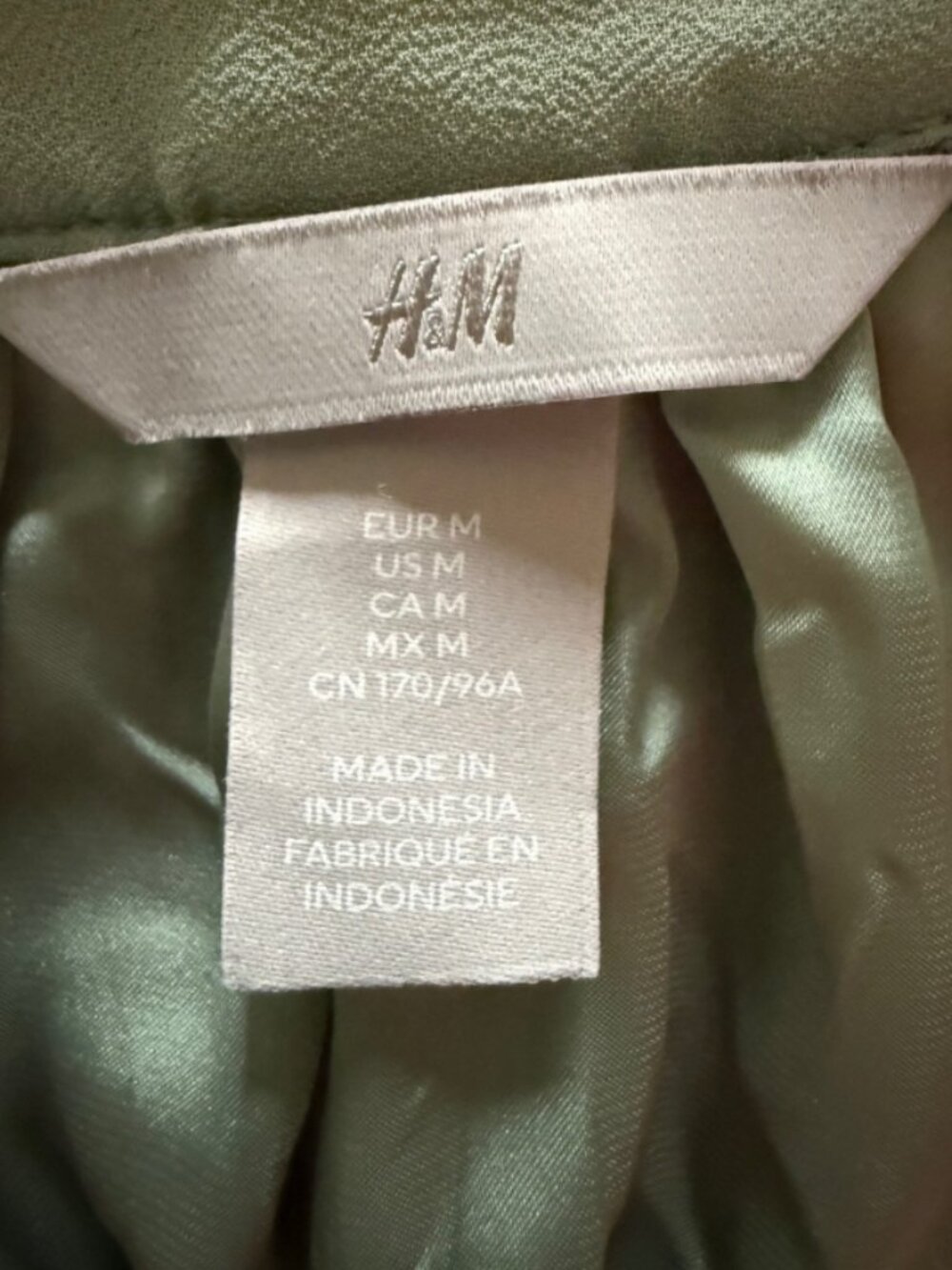 H&M Summer Short Cocktail Dress Midi Flutter Sleeve Light Flowy Tie Waist V-neck - Picture 8 of 9
